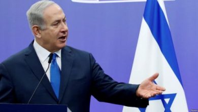 Foto de Netanyahu aplaude la llegada a Israel de los primeros 13 rehenes |  ACN