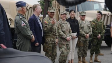 Foto de Jefa del Comando Sur EU entrega equipos de seguridad a Ecuador |  ACN