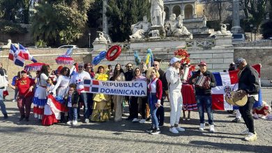 Foto de Dominicanos desfilan en Roma por 180 años de Independencia