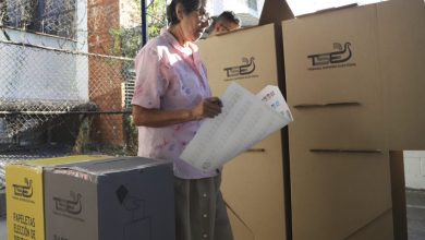 Foto de Partidos opositores salvadoreños denuncian “anomalías” en las elecciones presidenciales