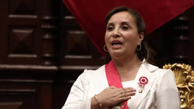 Foto de PERU: Antiguo partido de Dina Boluarte presenta moción para destituirla |  ACN