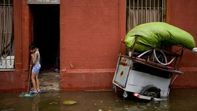 Foto de Vuelos cancelados, calles anegadas y usuarios sin luz por las fuertes lluvias en Argentina