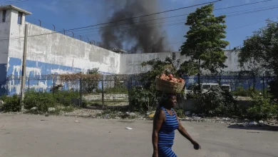 Foto de Fuego afecta la principal cárcel de Haití