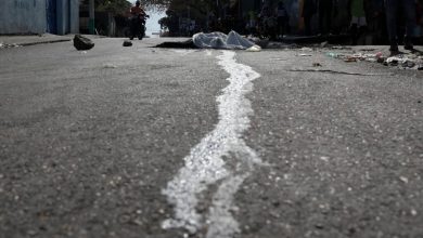 Foto de Al menos siete muertos aparecen en las calles de Petion-ville, en Puerto Príncipe