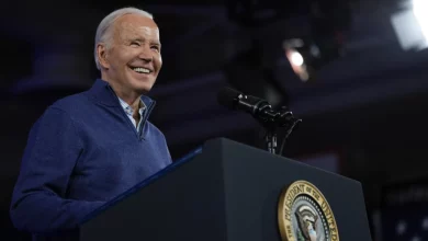 Foto de Biden se apoya en su edad y eficacia en su 1er anuncio posterior al Supermartes