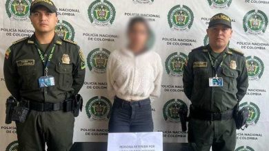 Foto de Apresan en Colombia a la Pretty cuando intentaba salir hacia RD; era buscada en 190 países por robar a hombres en apps de citas