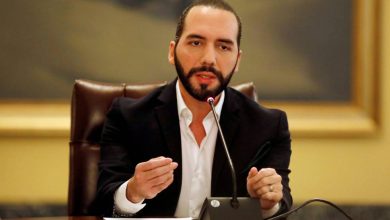 Foto de Nayib Bukele recibe la credencial de presidente electo de El Salvador