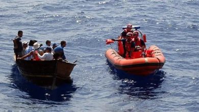 Foto de EEUU repatría a 65 haitianos interceptados en el mar, en plena crisis en el país caribeño