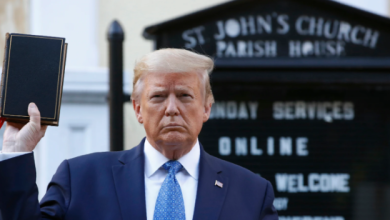 Foto de Trump vende biblias y ruega por donaciones coincidiendo con la Semana Santa