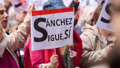 Foto de Socialistas se congregan en partido en apoyo de Sánchez