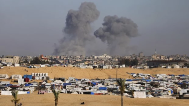 Foto de Israel dice que seguirá negociando un alto el fuego mientras bombardea el este de Rafah