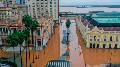 Foto de Lula preocupado por las inundaciones en Brasil