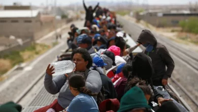 Foto de Cruces de migrantes se desploman en la frontera