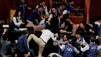 Foto de Diputados taiwaneses se van a las trompadas en plena sección