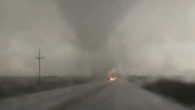 Foto de Avisan a personas sobre tornados y granizadas en EEUU