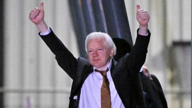 Foto de Assange viaja Australia, tras su libertad