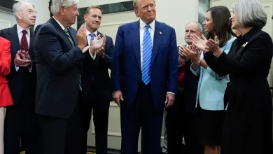 Foto de Trump vuelve al Capitolio por primera vez desde el ataque