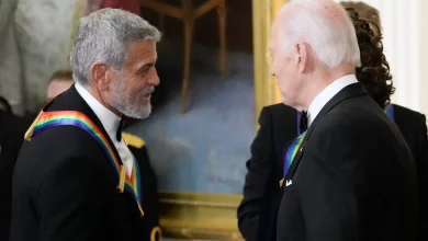 Foto de George Clooney pide a Joe Biden que se retire