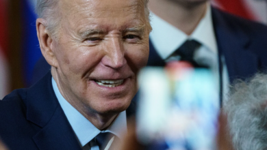 Foto de Biden desoye críticas y afirma volverá pronto a la carretera