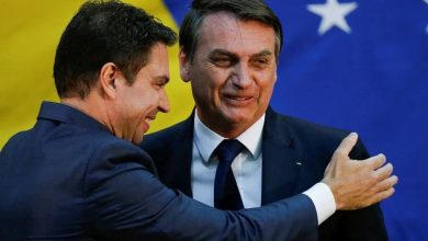 Foto de Bolsonaro defiende a su exjefe de inteligencia acusado de espionaje ilegal en Brasil