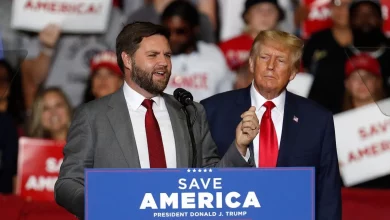 Foto de Trump elige a J.D. Vance como su candidato a vicepresidente