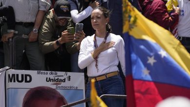 Foto de Miles de personas protestan en Venezuela por el resultado