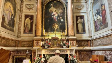 Foto de El papa visita la basílica de san Agustín de Roma