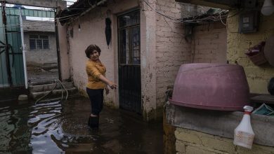 Foto de Residentes de un barrio en México viven entre aguas negras