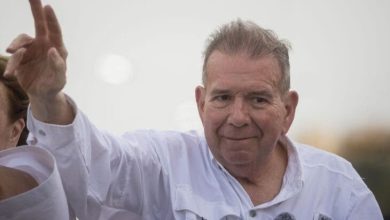 Foto de González Urrutia denuncia "coacciones y amenazas" en su salida de Caracas a Madrid