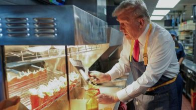 Foto de Trump cocina en McDonald’s; dice Harris nunca trabajó en uno