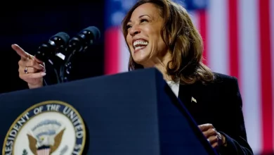 Foto de Kamala Harris aventaja a Trump entre votantes latinos