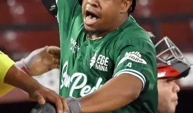 Foto de Enmanuel Valdez desata locura de Estrellas