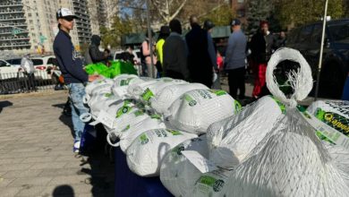 Foto de Dominicanos en NYC se benefician con entrega de pavos gratis