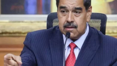 Foto de Maduro dice opositor viola su derecho de asilo en España