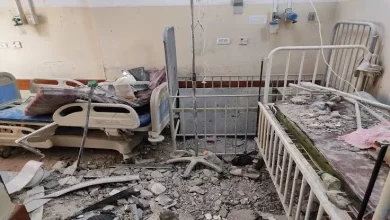 Foto de El ejército israelí asalta y prende fuego a un hospital en el norte de Gaza