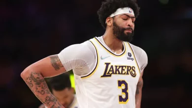 Foto de Anthony Davis se despide de los Lakers y su título