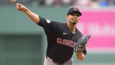 Foto de Carlos Carrasco firma contrato de liga menor con los Yanquis