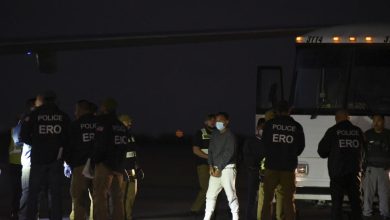 Foto de Aterriza en Venezuela avión EU con 175 migrantes deportados |  ACN
