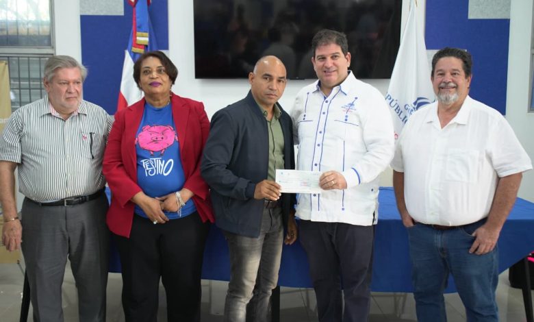 Foto de Ganadería entrega más de RD$130 millones a porcicultores afectados por la PPA – ACN (República Dominicana)