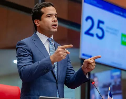 Foto de Senadores respaldan propuesta de Omar Fernández busca eliminar impuestos a salarios menores RD$52,000 – ACN (República Dominicana)