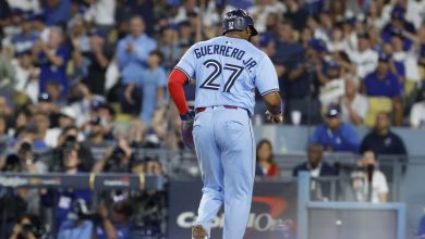 Foto de Ohtani falla desde el montículo y Toronto Blue Jays se acercan en la Serie Mundial