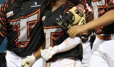 Foto de Toros del Este dejan a Estrellas en el terreno y ganan Serie de la Caña