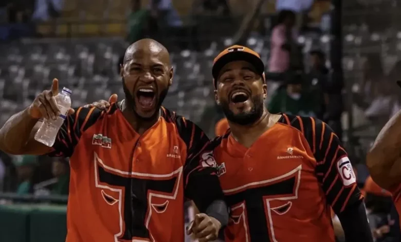 Foto de Grand slam de De la Cruz guía a Toros sobre Estrella