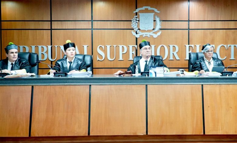 Foto de Reeligen a presidente y otros dos miembros titulares del TSE |  ACN