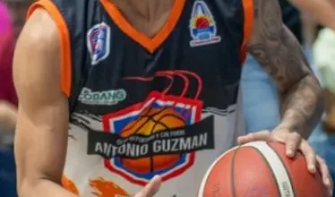 Foto de Antonio Guzmán empata en Torneo Baloncesto Superior