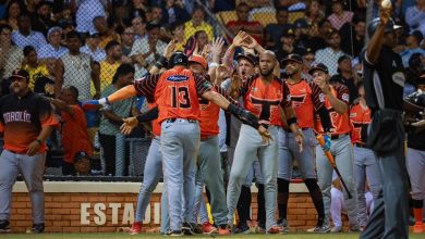 Foto de Toros triunfan otra vez contra las Águilas en Santiago en duelo vital para clasificación