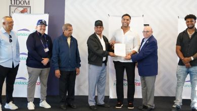 Foto de Nelson Cruz agradece a Grupo Rica dedicatoria