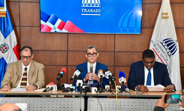 Foto de Más de 1,4 millones de empleados se beneficiarán con el aumento del 8 % del salario mínimo – ACN (República Dominicana)