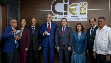 Foto de Miembros del PRSD reciben su nueva cédula de identidad y electoral