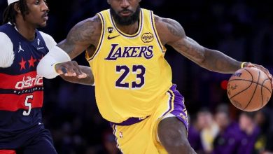 Foto de LeBron James impulsa triunfo de Lakers con un triple-doble